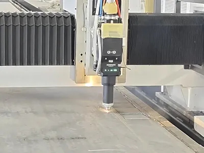 Cabeçote de corte a laser de fibra para corte de chapas planas