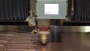 Cabeçote de corte a laser de fibra para corte de metais refletivos